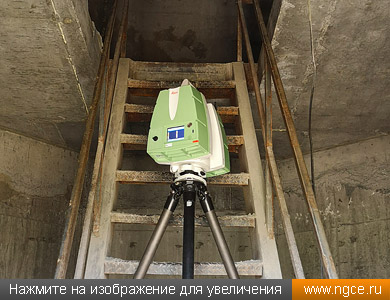 Лазерный сканер Leica ScanStation P20 выполняет обмеры помещений внутри минарета строящейся мечети в Чимкенте