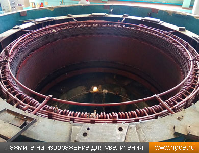 Статор разобранного гидрогенератора Белореченской ГЭС с демонтированным ротором во время обмерных работ